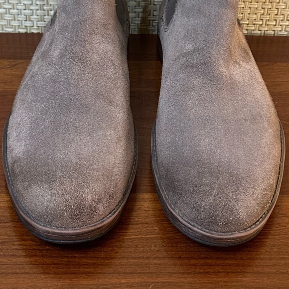 🌟HP🌟Clarks Taupe Suede Chelsea Boots Rubber Sole 10.5 - Picture 4 of 13